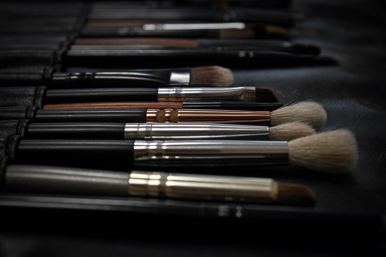 entdecken sie die besten makeup-tipps für jeden anlass, von natürlichem tages-makeup bis hin zu glamourösen abend-looks. verbessern sie ihre schminktechnik mit einfachen schritt-für-schritt-anleitungen und profi-tricks.
