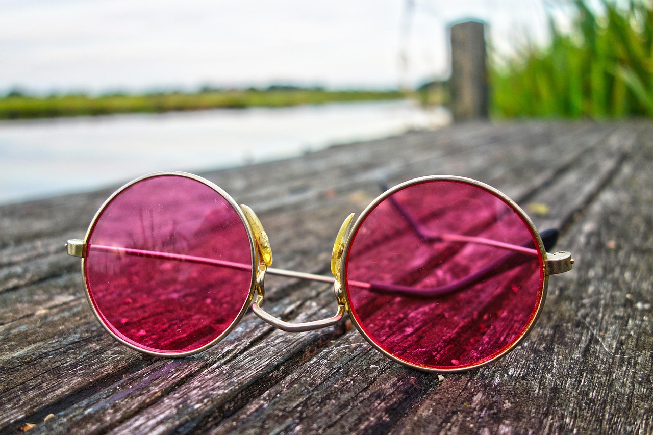 entdecken sie unsere vielfältigen accessoires, die ihrem stil das gewisse extra verleihen. von trendigen schmuckstücken bis zu praktischen alltagshelfern – finden sie die perfekten ergänzungen für jeden anlass.